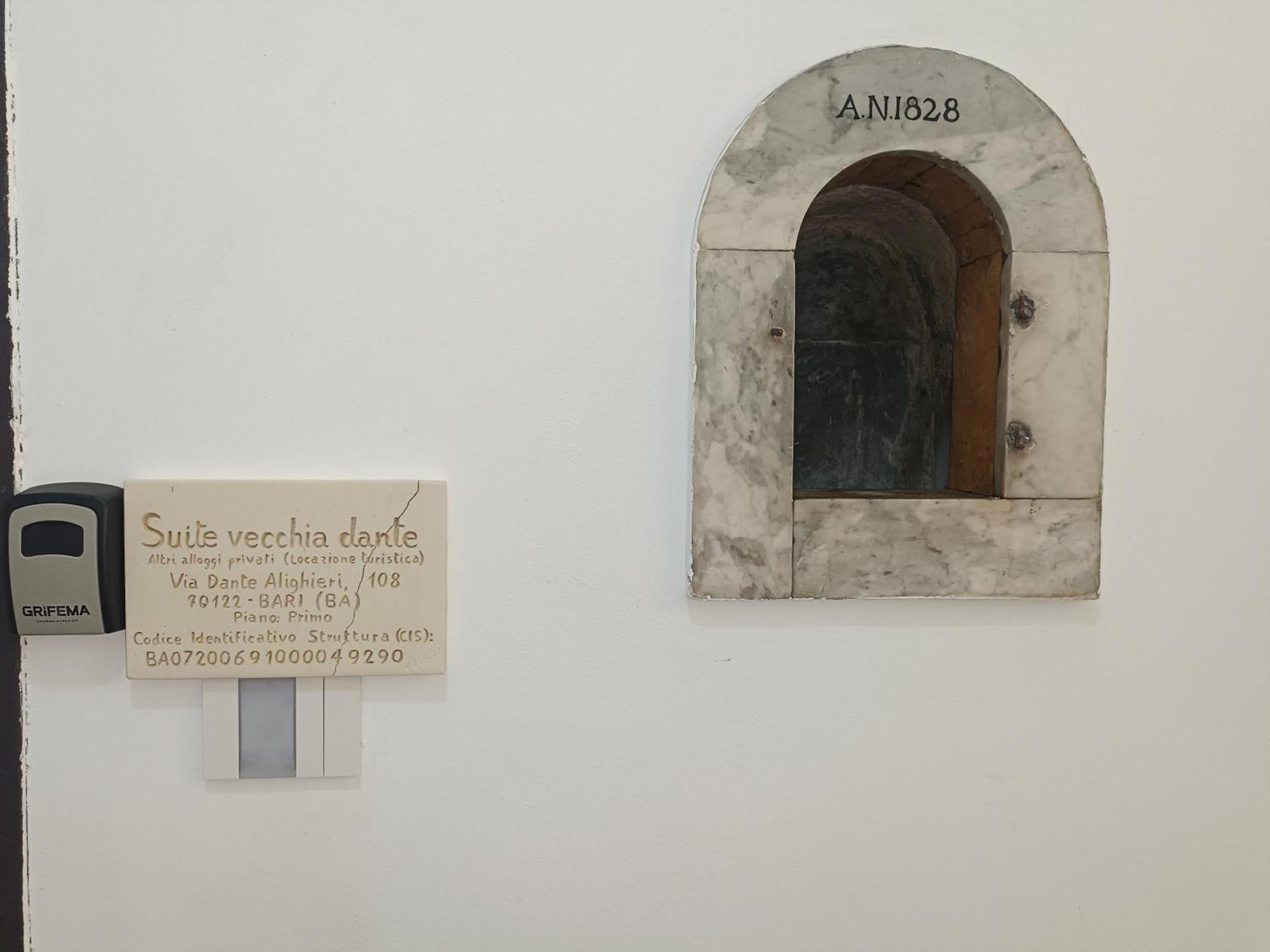 Suite Vecchia Dante Bari Buitenkant foto